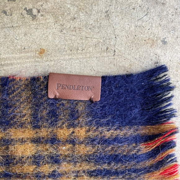 Pendleton long wide Scarf plaid double sided
L - Picture 6 of 6